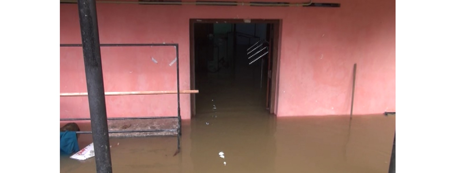 மொரவக்கயில் பல வீடுகளுக்குள் வௌ்ளம் புகுந்தது
